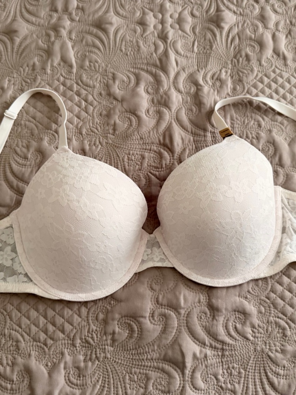 Victoria's Secret Lace T-Shirt Bra in Ivory White - Picture 2 of 5